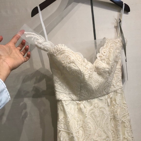 Tara Lauren Wedding Dress - Picture 3 of 5